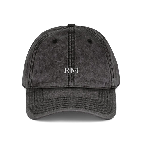 Personalized vintage cap for men in black cotton twill with custom embroidery
