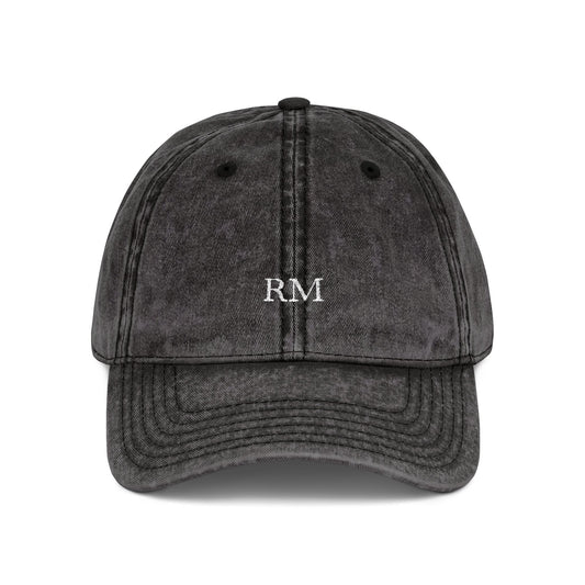 Personalized vintage cap for men in black cotton twill with custom embroidery