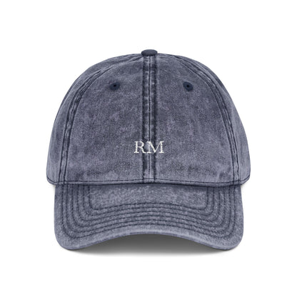 Personalized vintage cap for men in navy cotton twill with custom embroidery